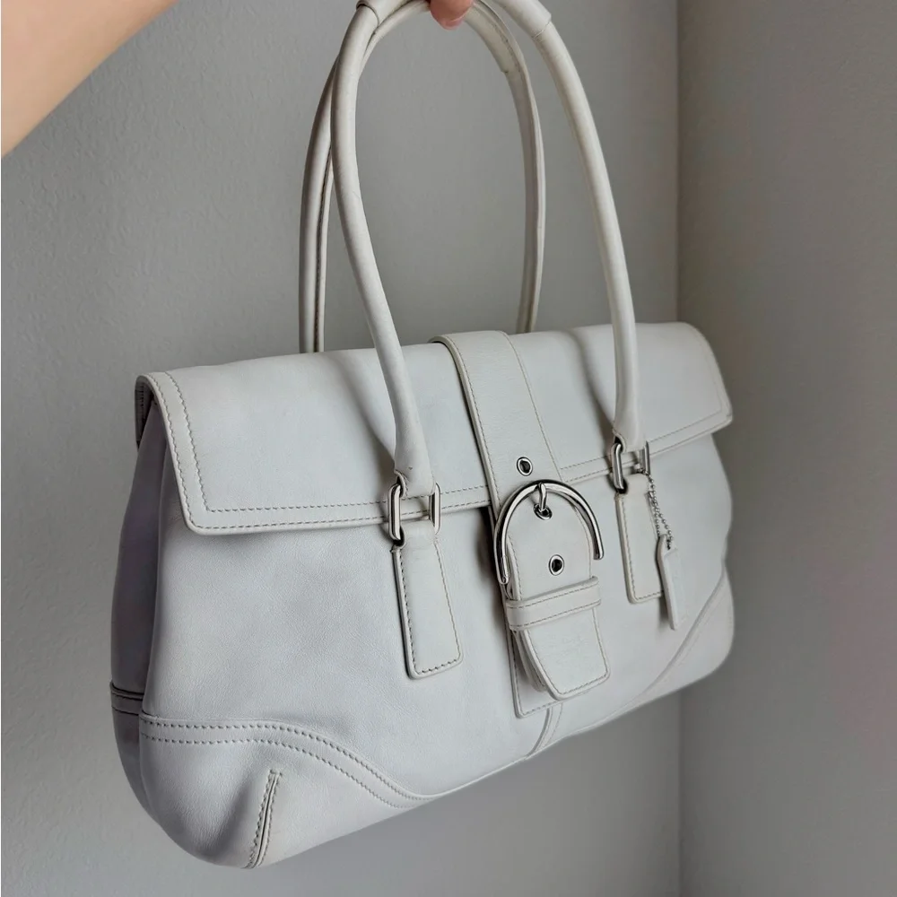 Vintage Coach Shoulder Bag SoHo Buckle Flap in white leather - Picture 2 of 7